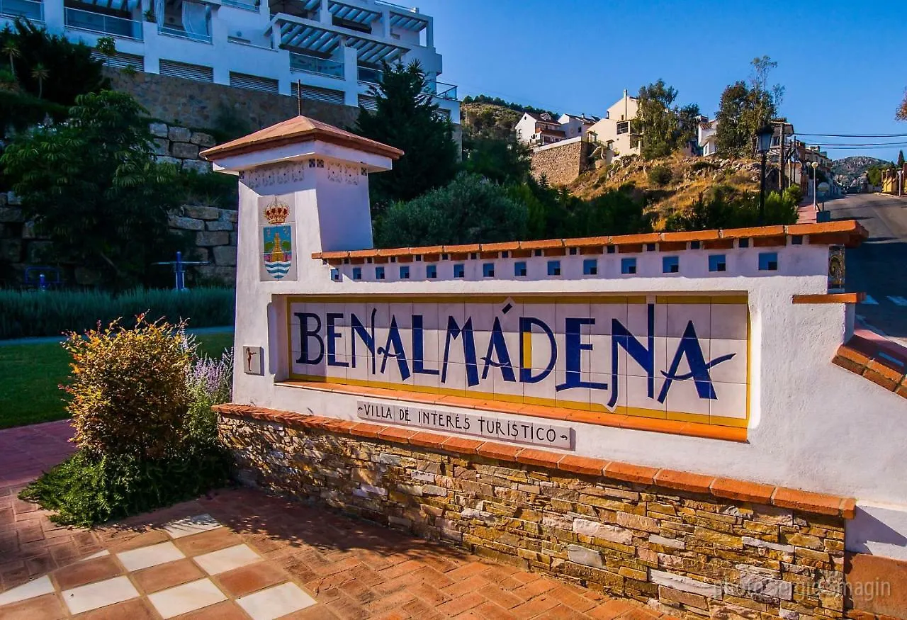 Mar del Sur Apartamentos- Piscina y Playa - PARKING GRATIS - EXCELENTE CONEXIÓN WIFI Benalmádena España